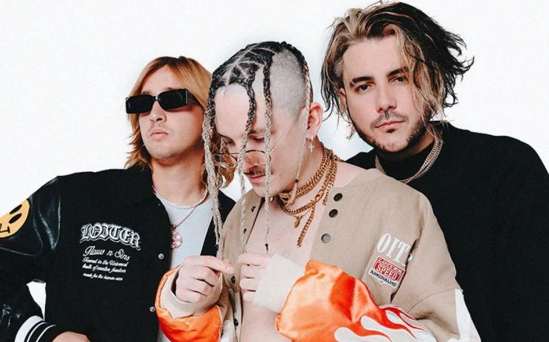 Chase Atlantic. Біографія, члени гурту